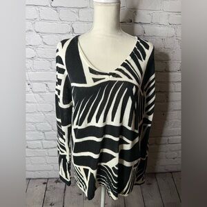 Elam one size black and white patterned sweater
